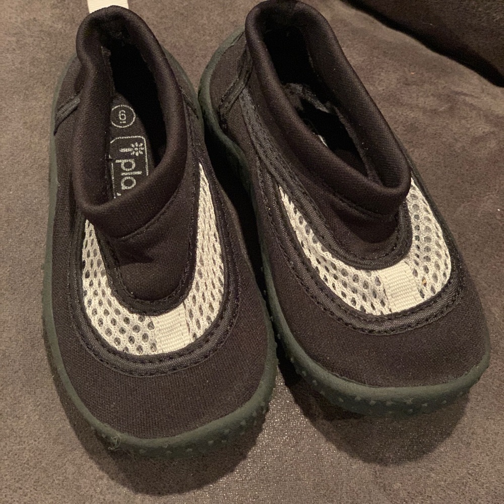 NWOT Boys water shoes 💦 - Picture 2 of 3